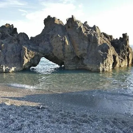 Pontano 600 M Dalla Spiaggia * Scalea